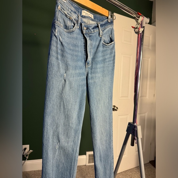 Abercrombie & Fitch 90s Straight Ultra High Rise Criss Cross Jeans - Picture 2 of 6